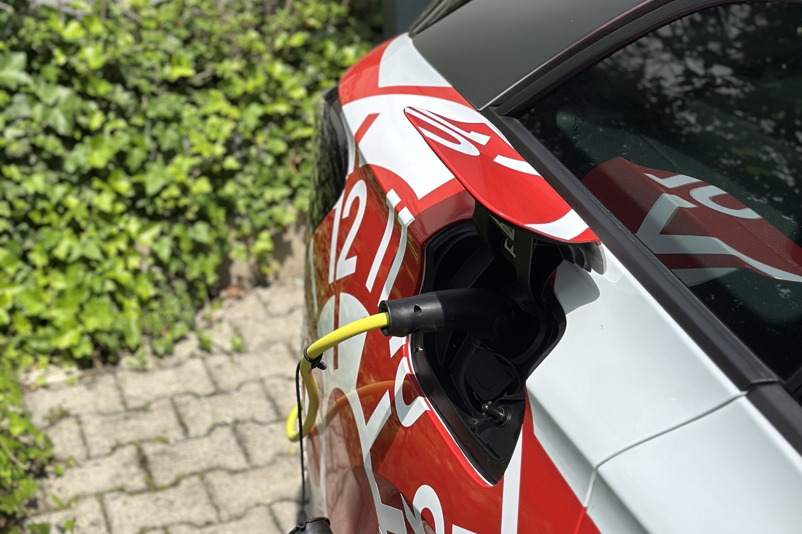 Mit Lade-Logik bleibt der Akku fit: Sieben GTÜ-Tipps für den Elektroauto-Alltag