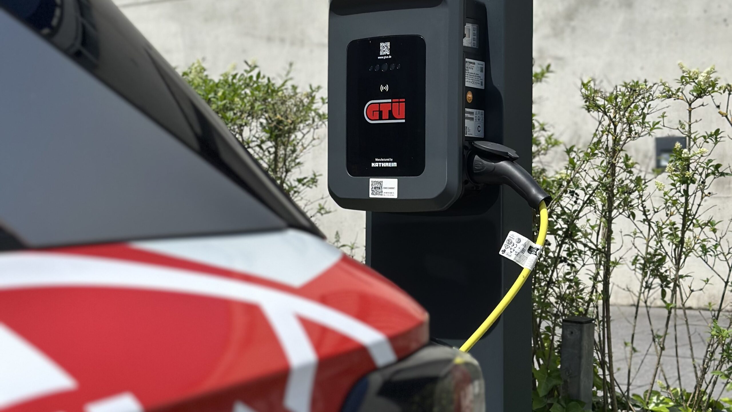 Ist die Ladeinfrastruktur top oder flopp? So unterschiedlich nehmen E-Auto-Fahrer den aktuellen Stand wahr